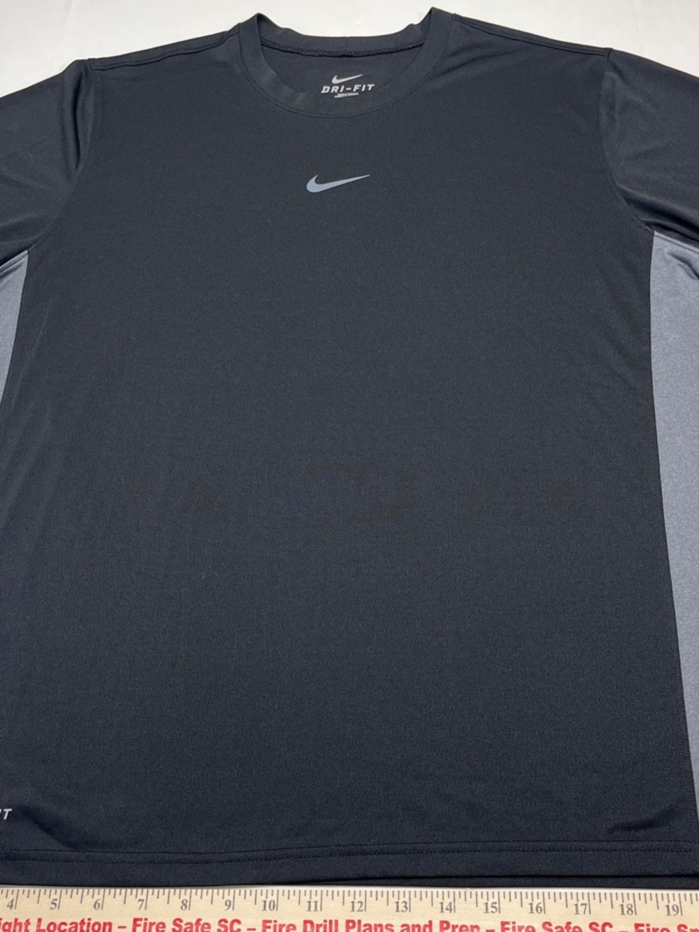 Nike Dri-FIT Men’s Black Gray Short Sleeve Athletic Performance Shirt Size Large